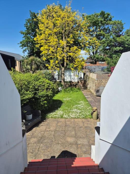Spacious Seaside Escape In The Heart Of Deal, 4 Mins From The Beach Eksteriør bilde