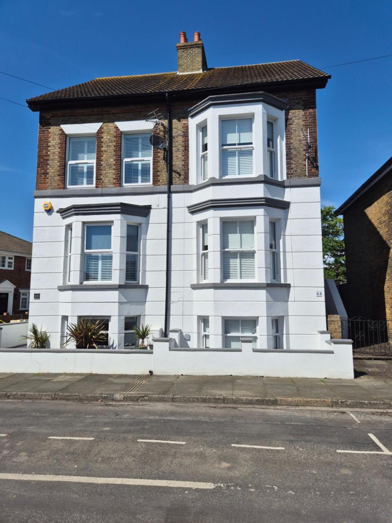 Spacious Seaside Escape In The Heart Of Deal, 4 Mins From The Beach Eksteriør bilde