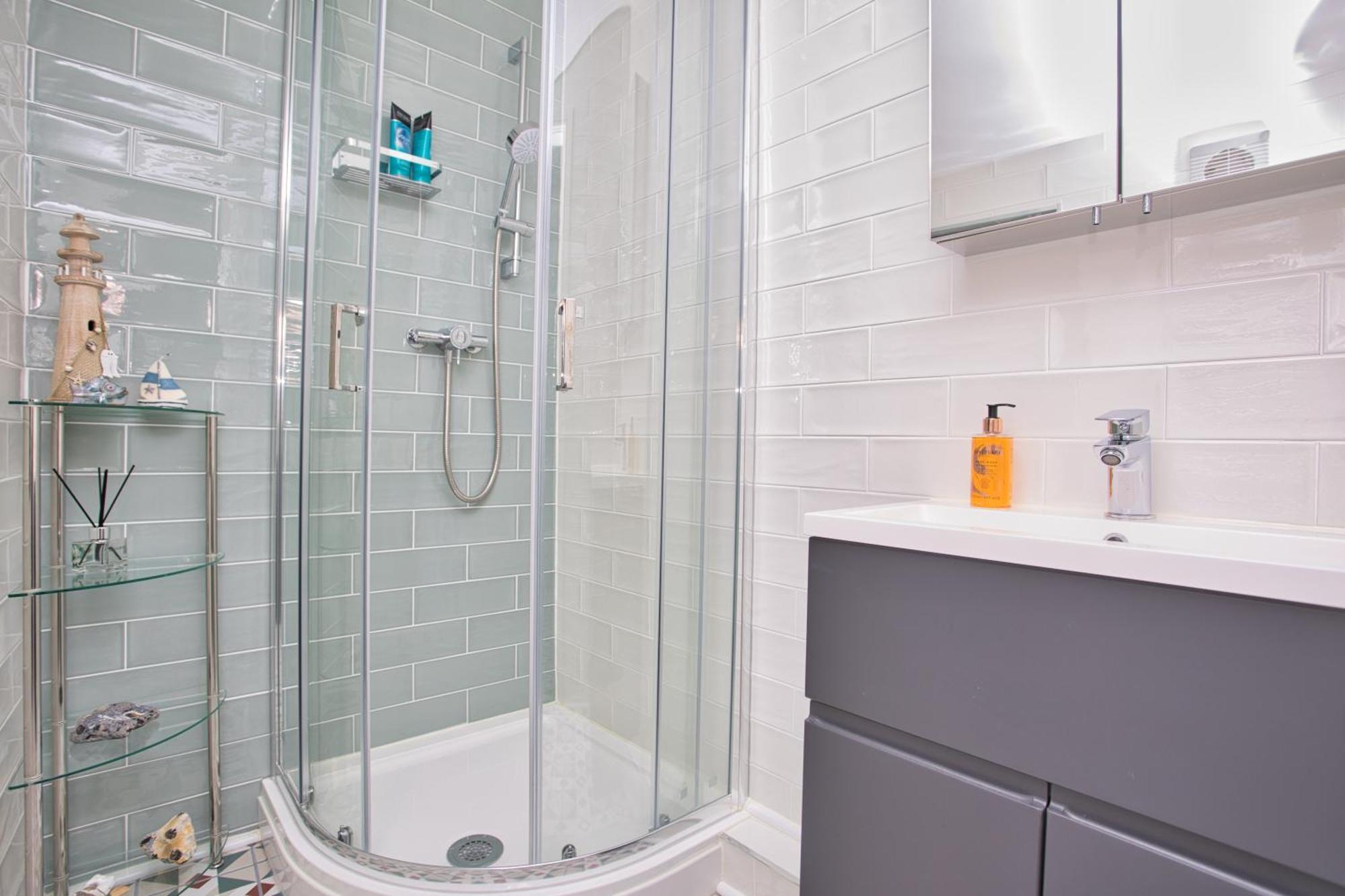 Spacious Seaside Escape In The Heart Of Deal, 4 Mins From The Beach Eksteriør bilde