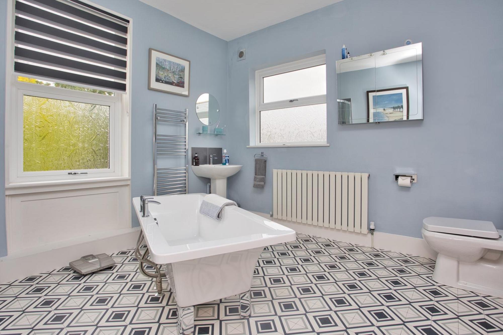 Spacious Seaside Escape In The Heart Of Deal, 4 Mins From The Beach Eksteriør bilde