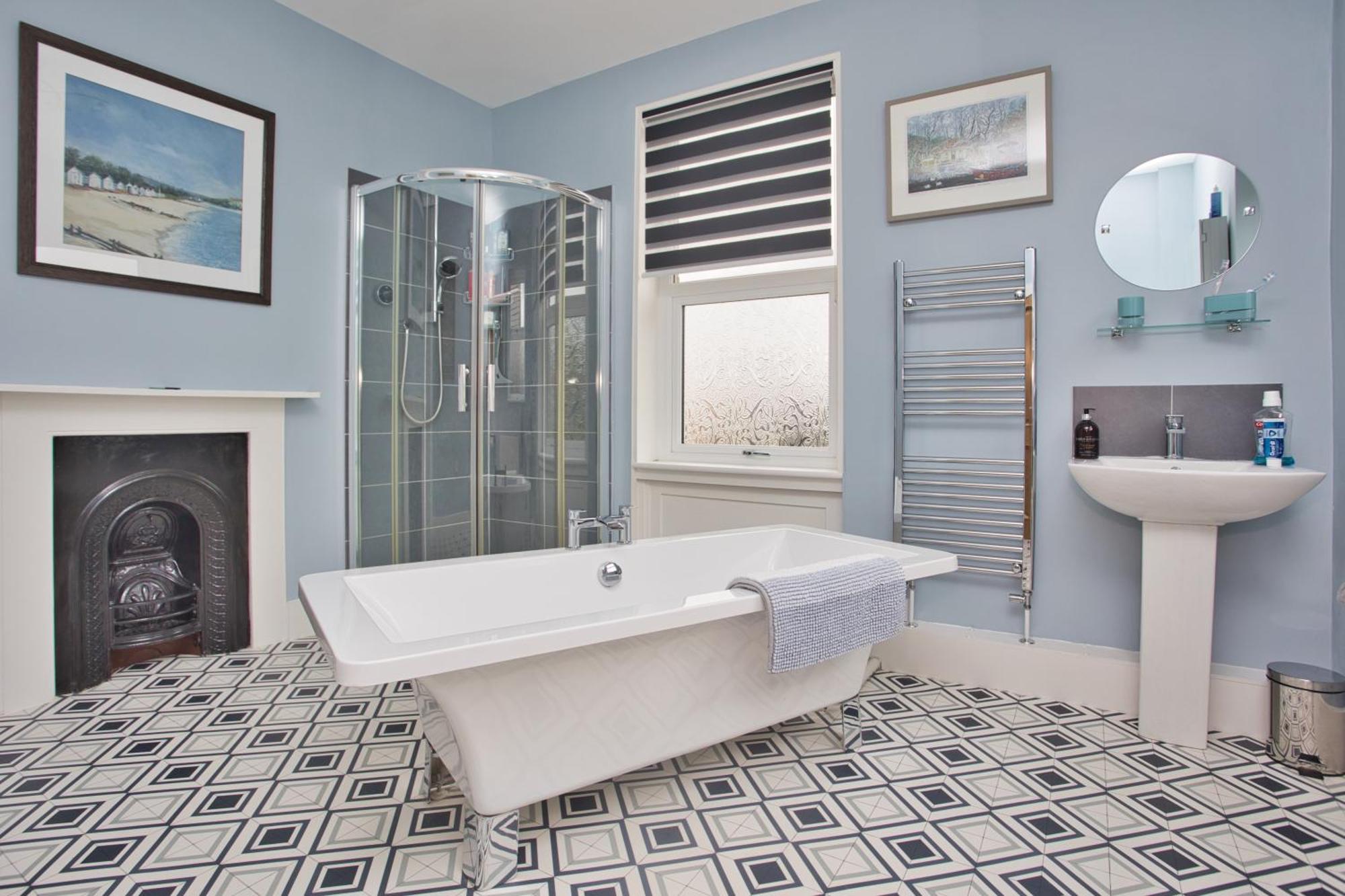 Spacious Seaside Escape In The Heart Of Deal, 4 Mins From The Beach Eksteriør bilde