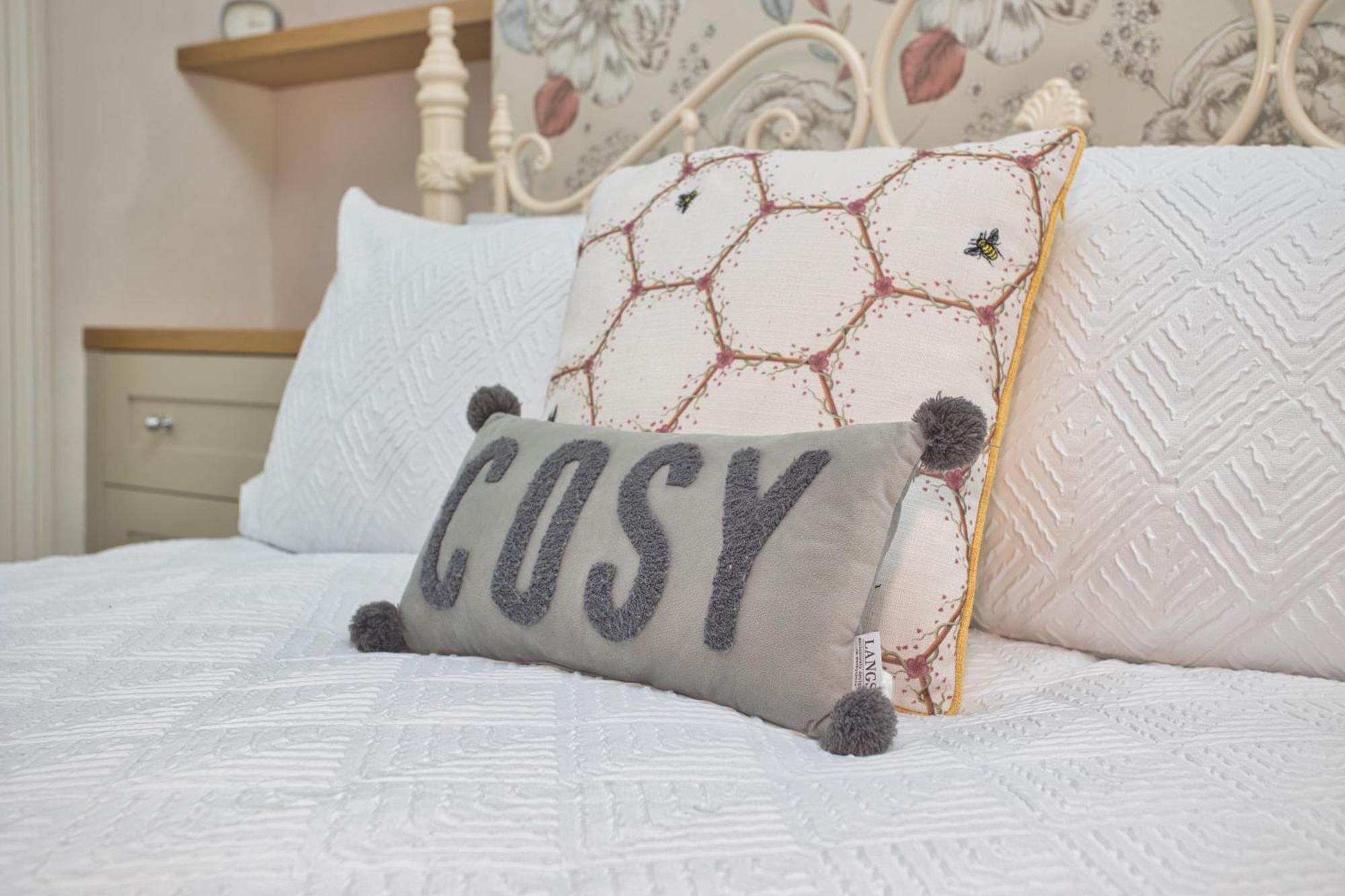 Spacious Seaside Escape In The Heart Of Deal, 4 Mins From The Beach Eksteriør bilde