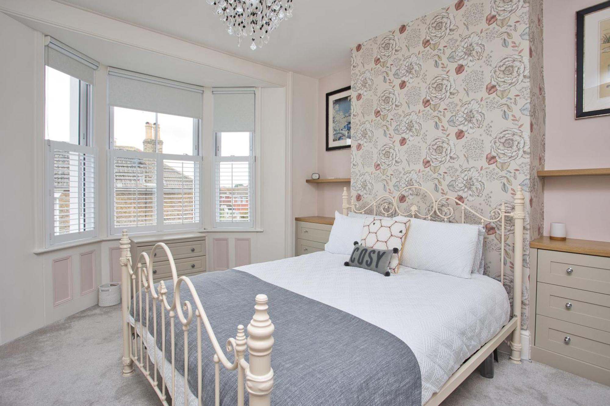 Spacious Seaside Escape In The Heart Of Deal, 4 Mins From The Beach Eksteriør bilde