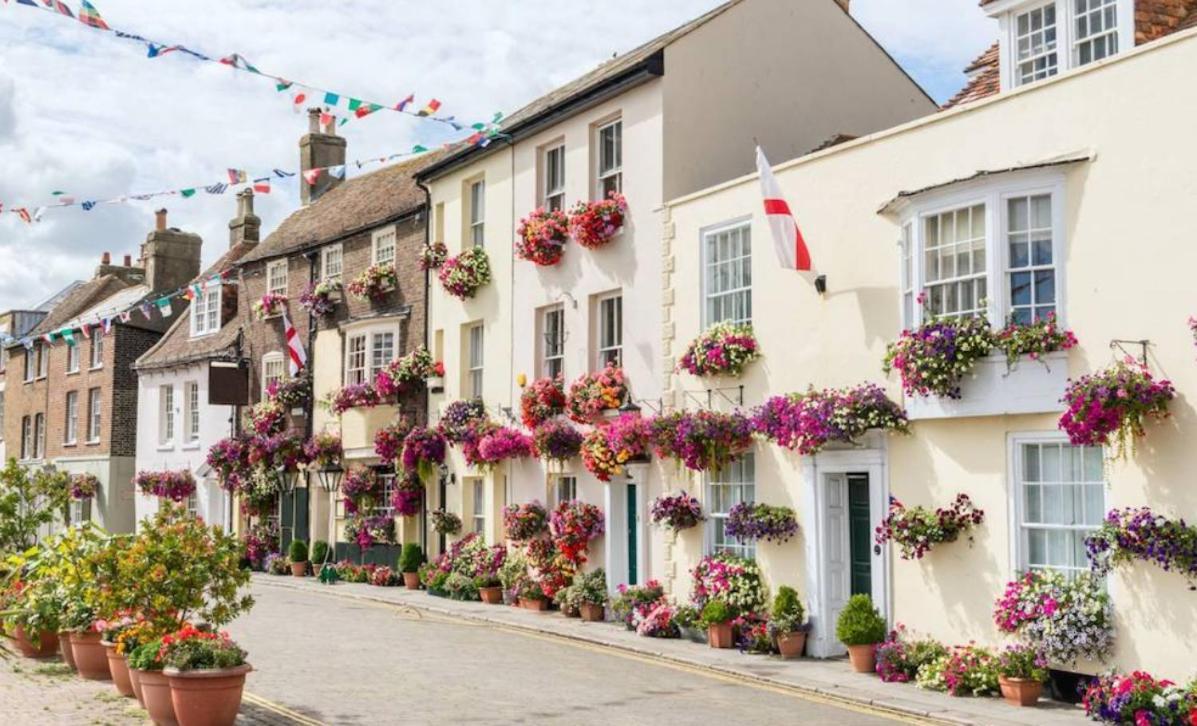 Spacious Seaside Escape In The Heart Of Deal, 4 Mins From The Beach Eksteriør bilde